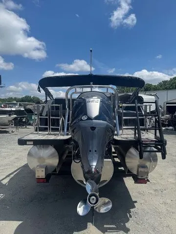 Slide: The Image of Godfrey Sweetwater 2286 SFL - Yamaha 250 SHO 2026 - 3