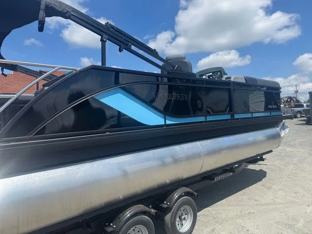 Slide: The Image of Godfrey Sweetwater 2286 SFL - Yamaha 250 SHO 2026 - 4