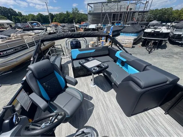 Slide: The Image of Godfrey Sweetwater 2286 SFL - Yamaha 250 SHO 2026 - 6