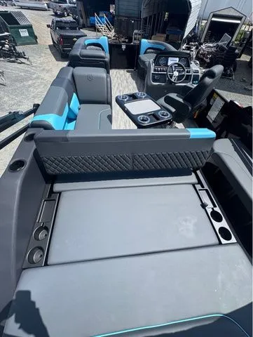 Slide: The Image of Godfrey Sweetwater 2286 SFL - Yamaha 250 SHO 2026 - 8