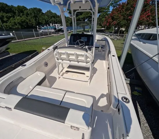 Slide: The Image of Robalo R242 Explorer 2023 - 11