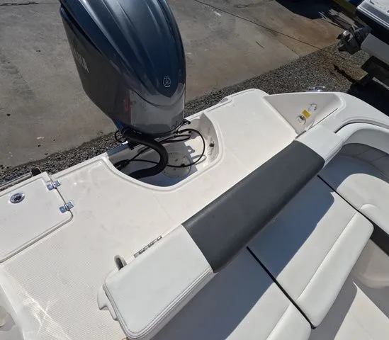 Slide: The Image of Robalo R242 Explorer 2023 - 14