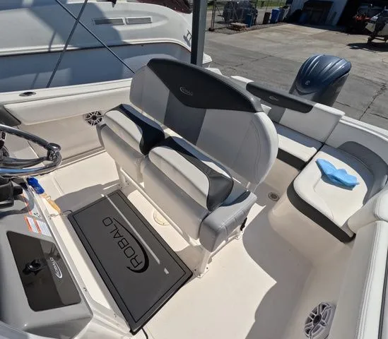 Slide: The Image of Robalo R242 Explorer 2023 - 21