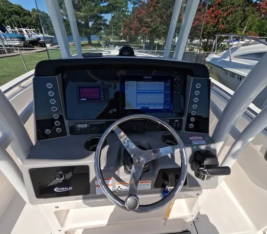 Slide: The Image of Robalo R242 Explorer 2023 - 23