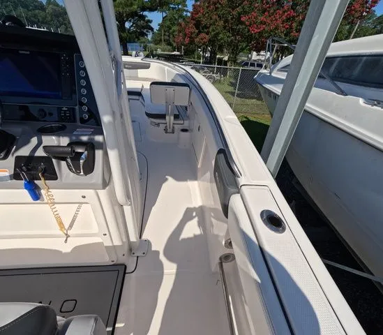 Slide: The Image of Robalo R242 Explorer 2023 - 27