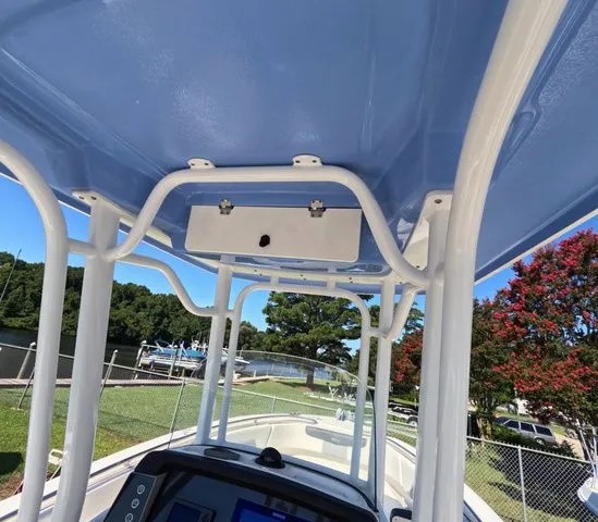 Slide: The Image of Robalo R242 Explorer 2023 - 28