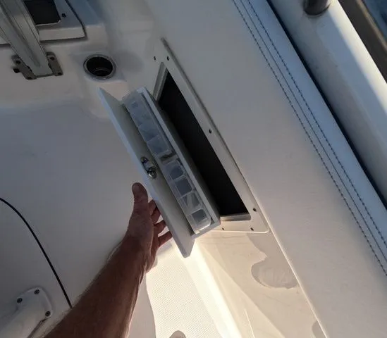 Slide: The Image of Robalo R242 Explorer 2023 - 30