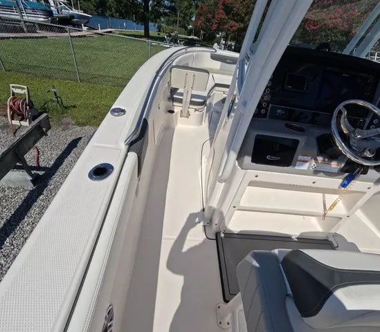 Slide: The Image of Robalo R242 Explorer 2023 - 31