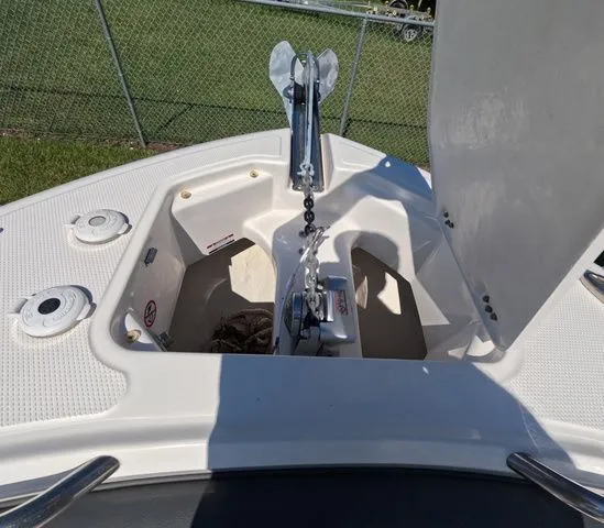 Slide: The Image of Robalo R242 Explorer 2023 - 33