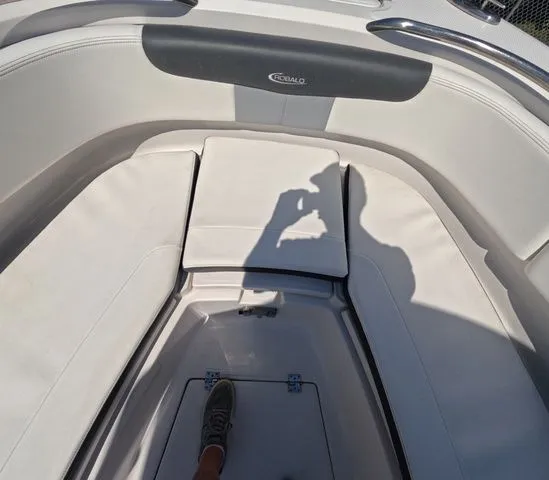 Slide: The Image of Robalo R242 Explorer 2023 - 34