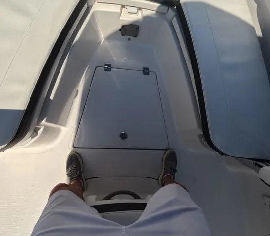 Slide: The Image of Robalo R242 Explorer 2023 - 40