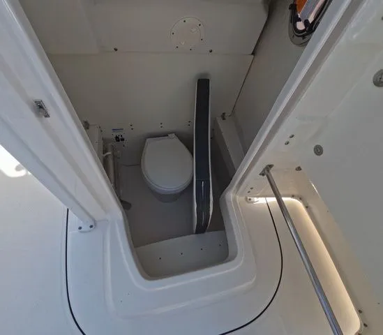 Slide: The Image of Robalo R242 Explorer 2023 - 42