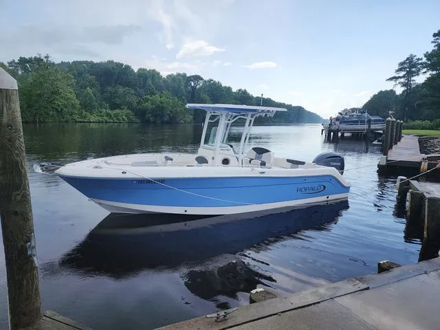 Slide: The Image of Robalo R242 Explorer 2023 - 7