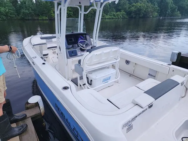 Slide: The Image of Robalo R242 Explorer 2023 - 8