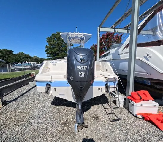 Slide: The Image of Robalo R242 Explorer 2023 - 9