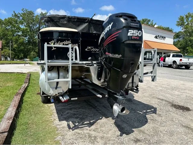 Slide: The Image of Bentley Pontoons 253 Bentley Elite Admiral 2017 - 5