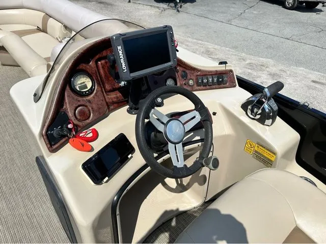 Slide: The Image of Bentley Pontoons 253 Bentley Elite Admiral 2017 - 7