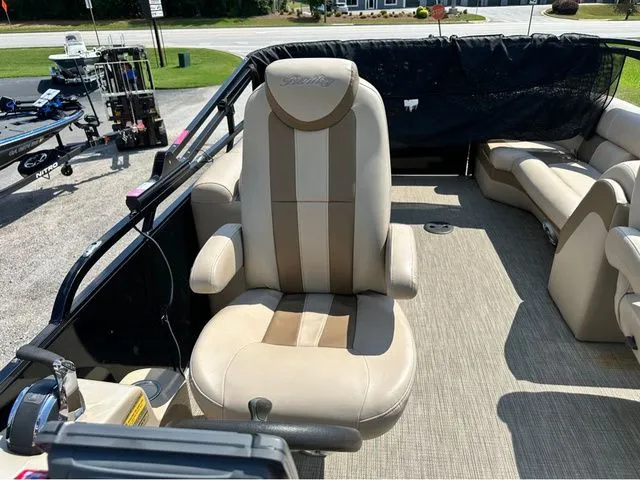 Slide: The Image of Bentley Pontoons 253 Bentley Elite Admiral 2017 - 8