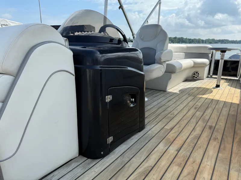 Slide: The Image of 2000 Sanpan 25 boat interior with plush seating and wooden deck. - 7