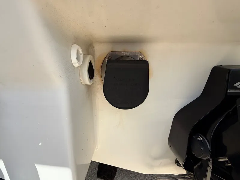 Slide: The Image of Boat transom with fuel cap and vent on a 2001 Formula F-260. - 9