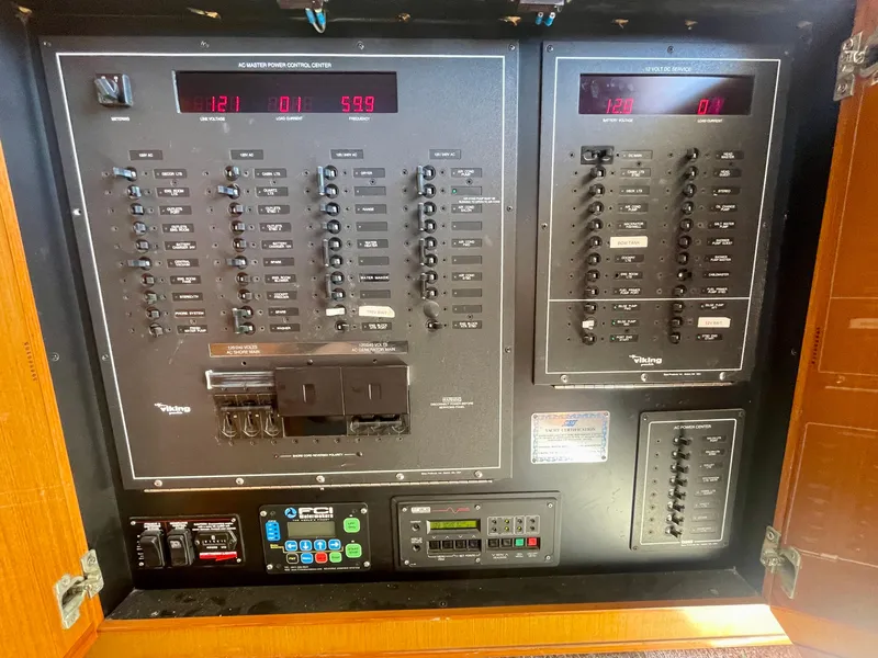 Slide: The Image of Viking 50 Convertible 1998 - 89