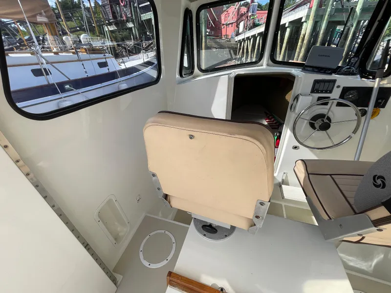 Slide: The Image of Interior of a 2003 Atlas Boat Works Pompano 21, featuring helm and seating area. - 29