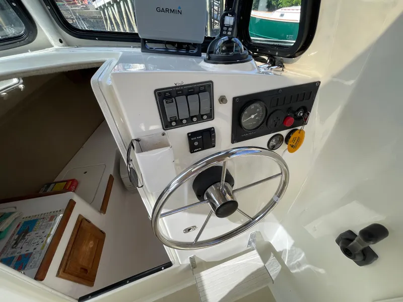 Slide: The Image of 2003 Atlas Boat Works Pompano 21 helm with Garmin navigation and control panel. - 31