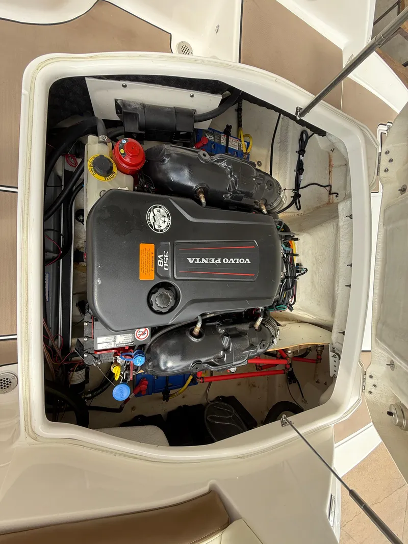 Slide: The Image of Engine compartment of 2018 Chaparral 244 Sunesta Surf with Volvo Penta V8 engine. - 19