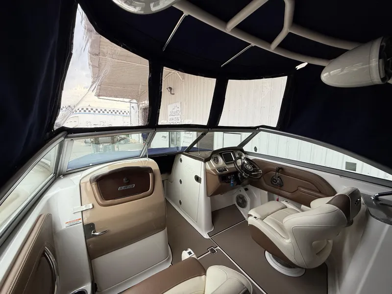 Slide: The Image of Interior of 2018 Chaparral 244 Sunesta Surf boat with steering wheel and seating. - 21