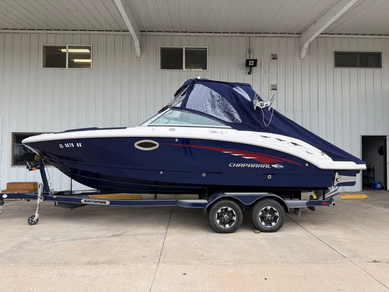 Slide: The Image of 2018 Chaparral 244 Sunesta Surf boat on trailer, parked indoors. - 33