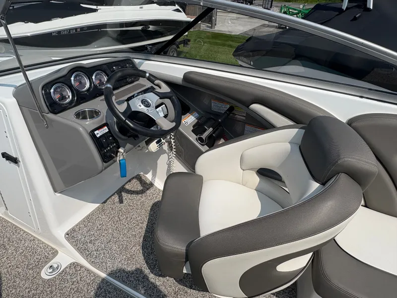 Slide: The Image of Yamaha 242 Limited 2011 - 10