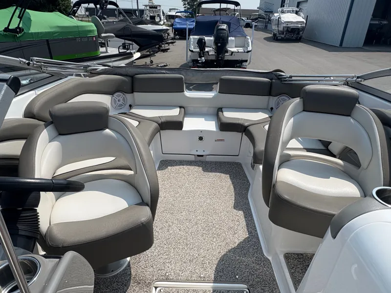 Slide: The Image of Yamaha 242 Limited 2011 - 6