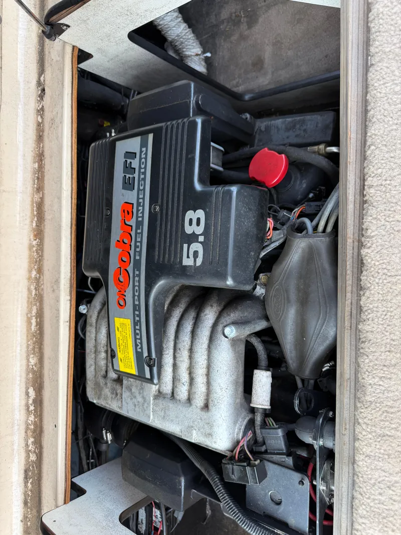 Slide: The Image of 1995 Seaswirl 201 boat engine, OMC Cobra EFI 5.8, multi-port fuel injection. - 17