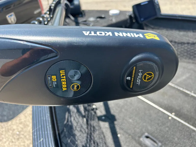 Slide: The Image of Minn Kota Ulterra trolling motor on 2014 Lund 1625 Rebel XL SS boat. - 10