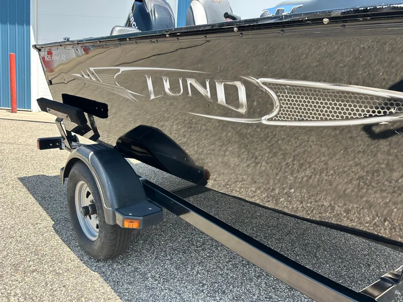 Slide: The Image of 2014 Lund 1625 Rebel XL SS boat on trailer, black exterior, side view. - 7