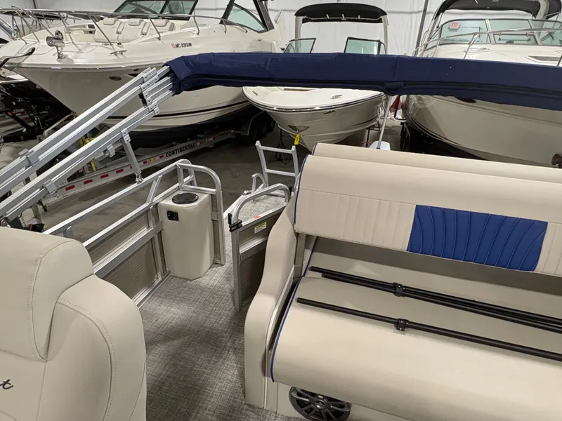 Slide: The Image of Qwest LS 820 Splash Pad 2021 - 9