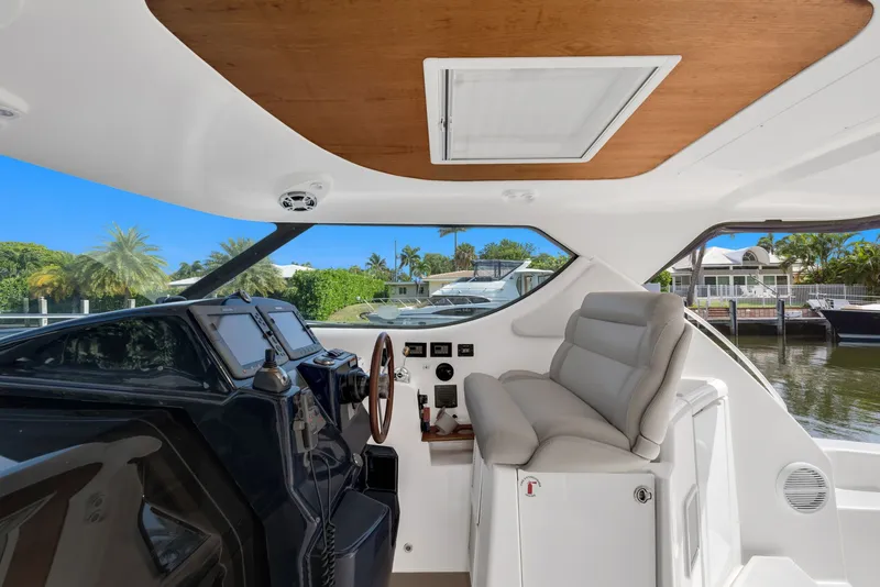 Slide: The Image of Tiara 4300 Sovran 2008 - 12