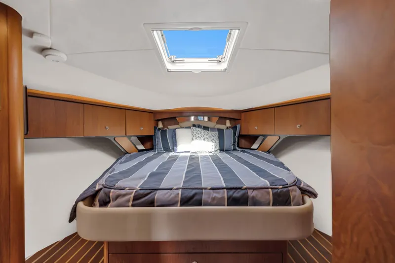 Slide: The Image of Tiara 4300 Sovran 2008 - 19