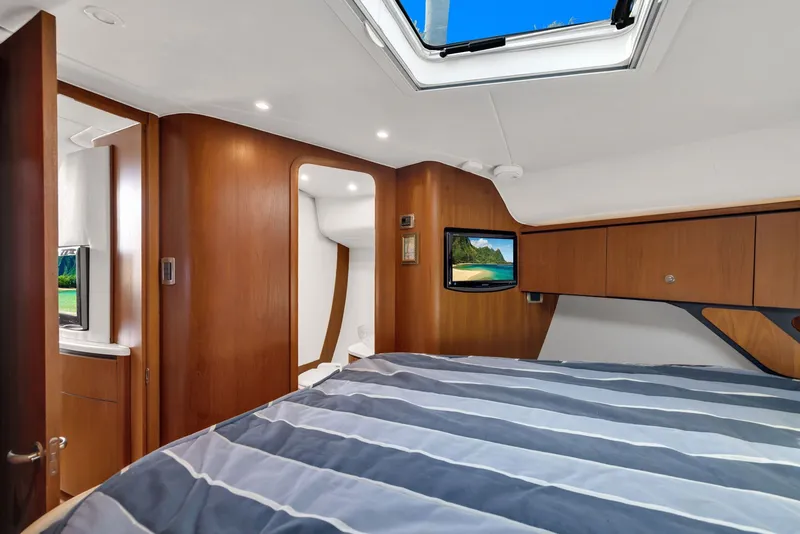 Slide: The Image of Tiara 4300 Sovran 2008 - 20