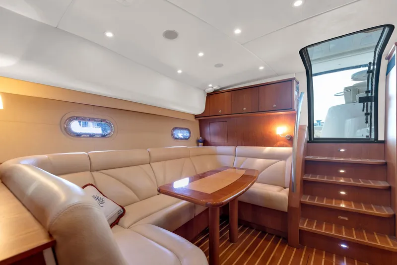 Slide: The Image of Tiara 4300 Sovran 2008 - 30