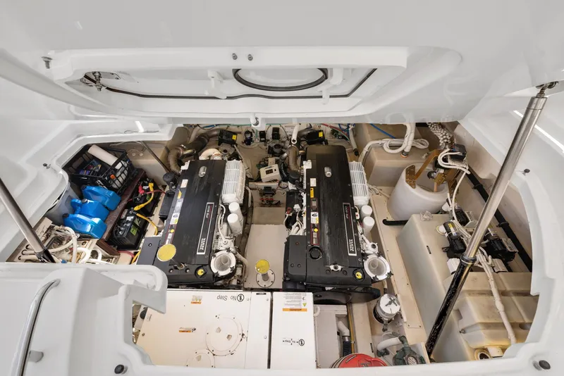 Slide: The Image of Tiara 4300 Sovran 2008 - 8