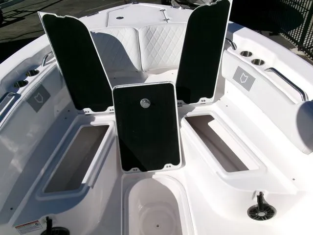 Slide: The Image of Sea Fox 248 Commander 2026 - 11