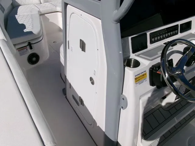 Slide: The Image of Sea Fox 248 Commander 2026 - 16