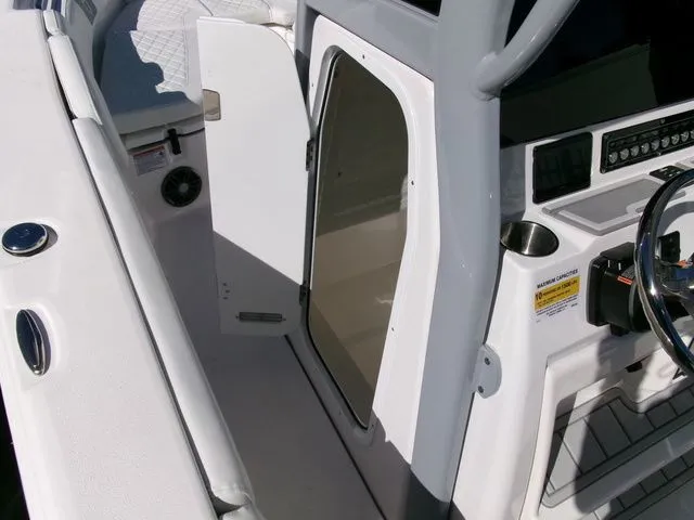 Slide: The Image of Sea Fox 248 Commander 2026 - 17