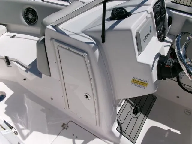 Slide: The Image of Sea Fox 226 Traveler 2022 - 19