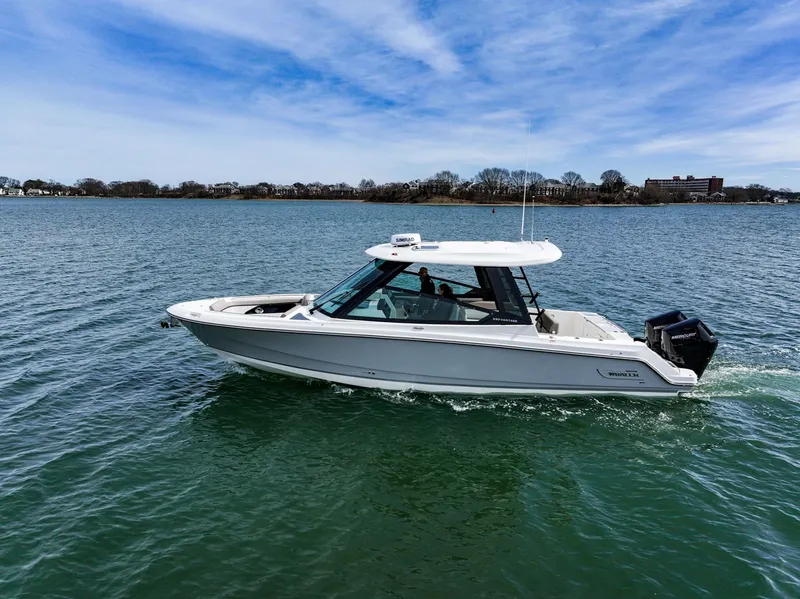 Slide: The Image of Boston Whaler 330 Vantage 2026 - 2