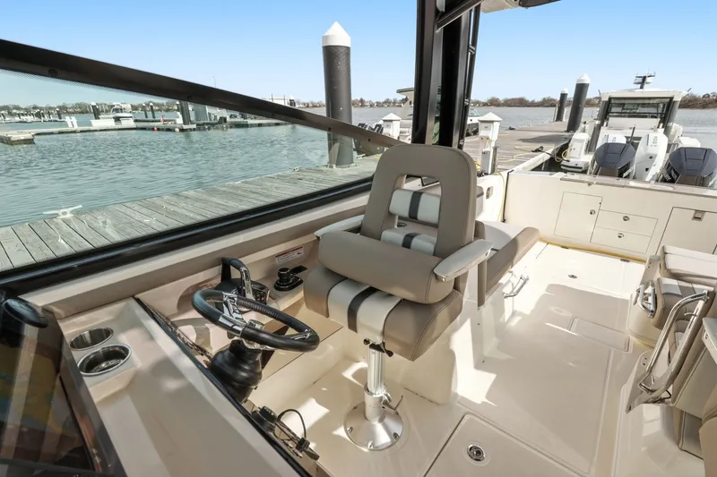 Slide: The Image of Boston Whaler 330 Vantage 2026 - 16