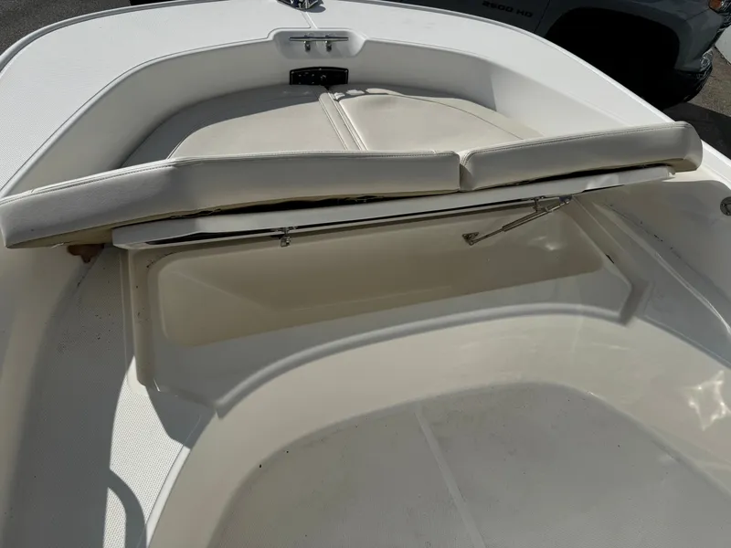 Slide: The Image of Boston Whaler 170 Montauk 2026 - 10