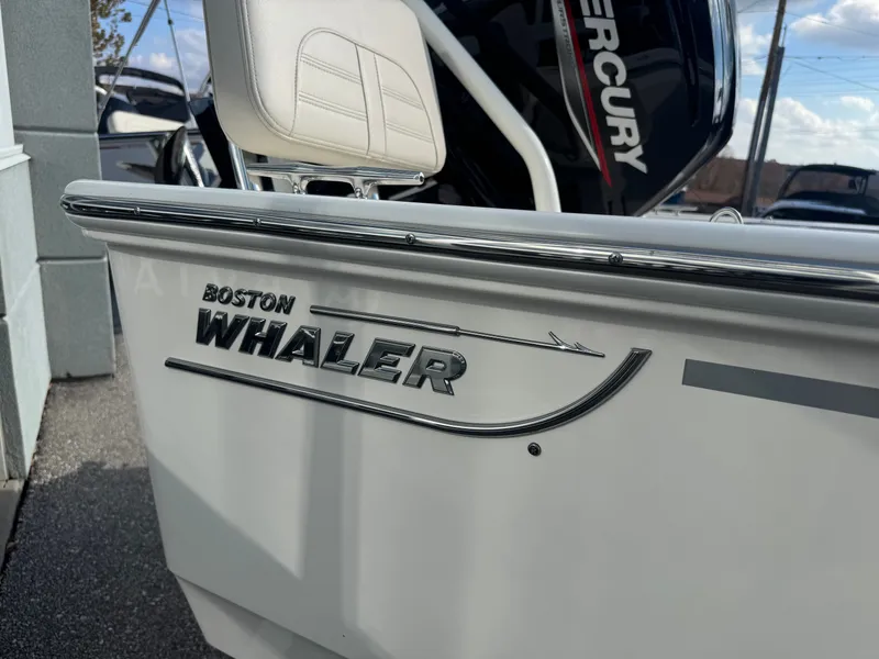 Slide: The Image of Boston Whaler 170 Montauk 2026 - 12