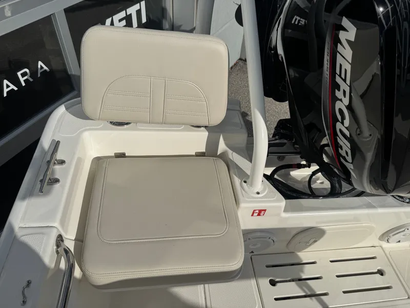Slide: The Image of Boston Whaler 170 Montauk 2026 - 15
